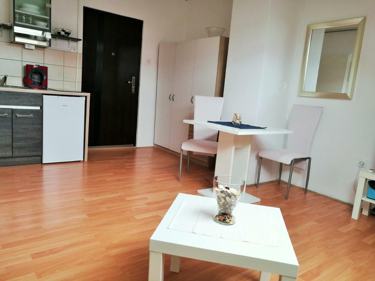 Mia Airport Studio Apartment - 0-24H Self Check In&Out - Parking On Site فيليكا غوغيتْسا المظهر الخارجي الصورة